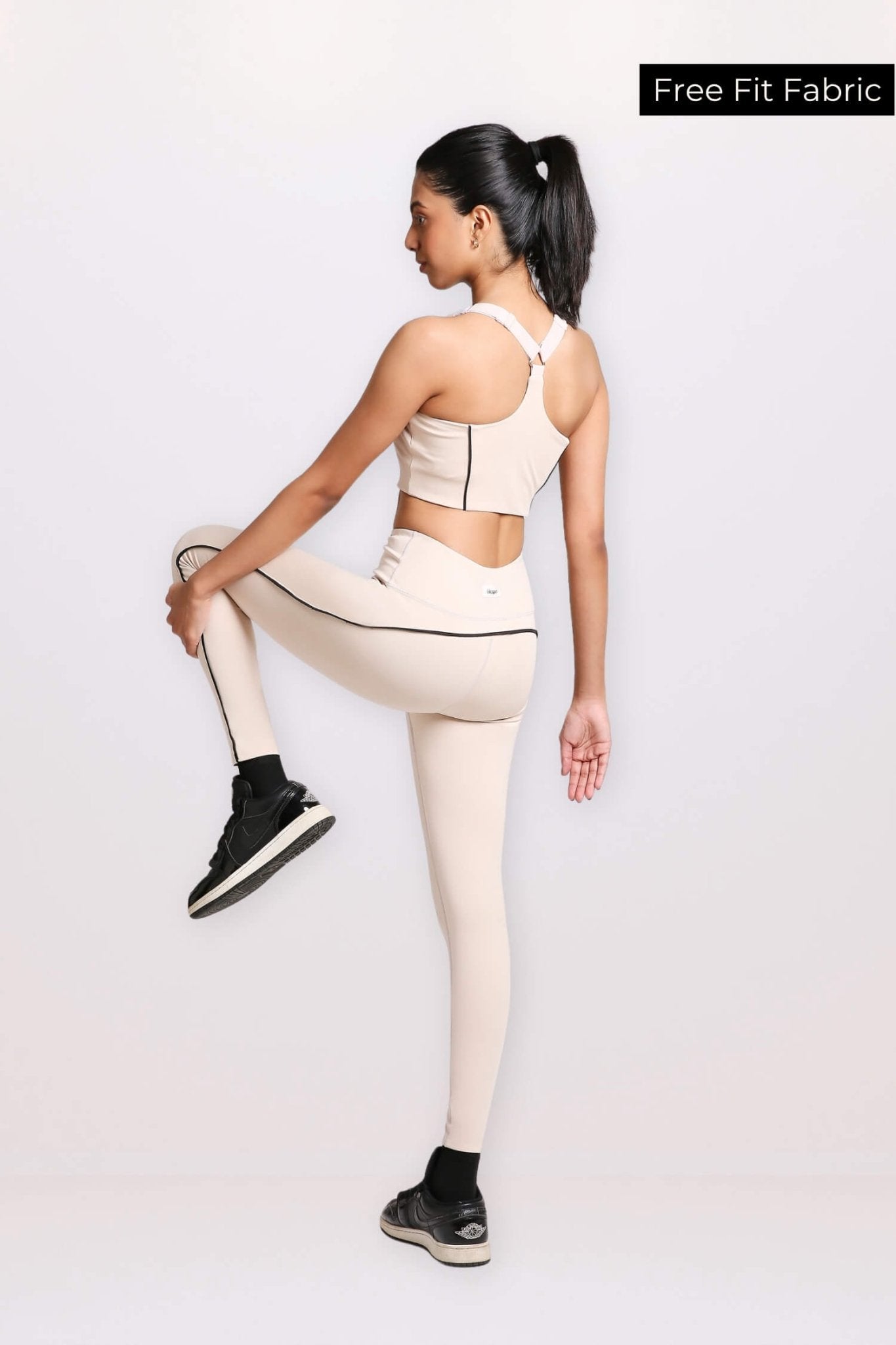Co-ord Set: Draw the Line Sports Bra & Leggings Set in Marshmallow