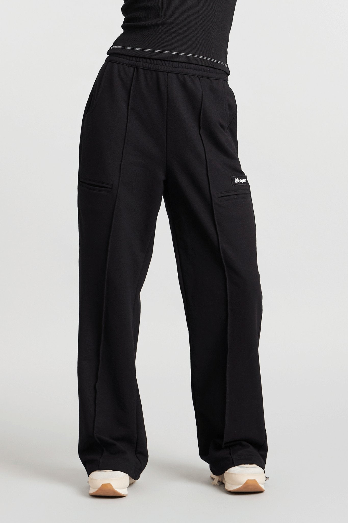 Hybrid Pants in True Black